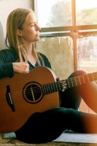 Processed with VSCO with c3 preset Guitarristin und Songwriterin Jule Malischke