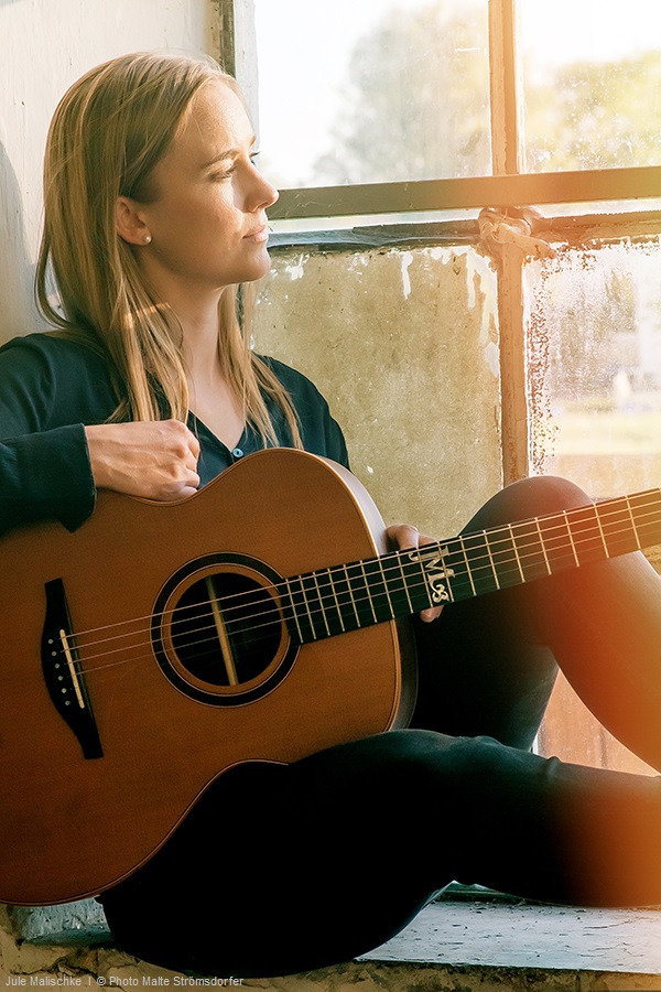 Guitarristin und Songwriterin Jule Malischke