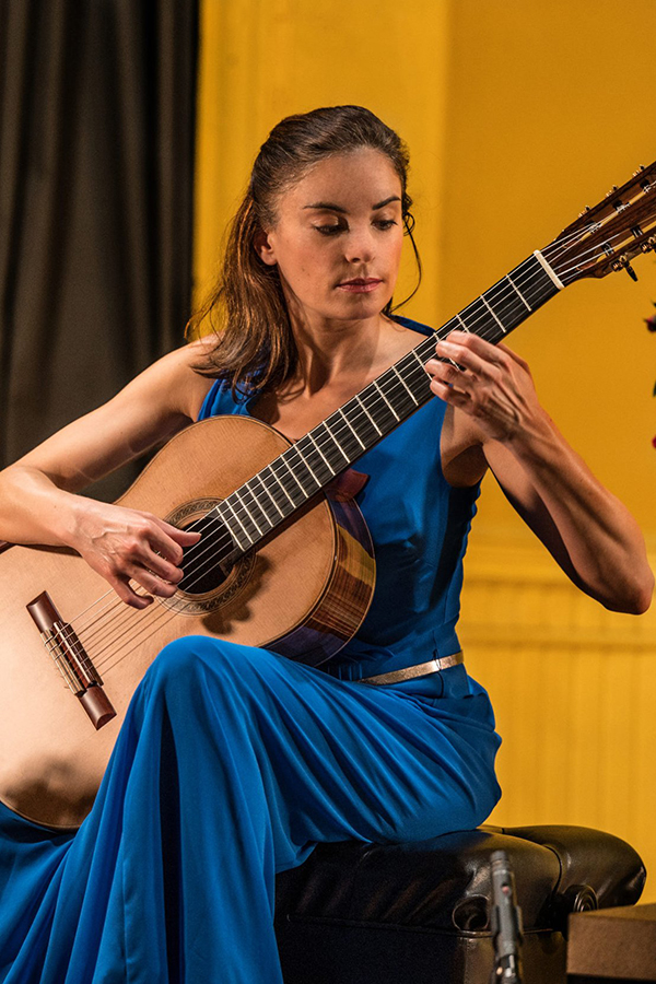 Ana Vidovic an der Gitarre Pressefoto