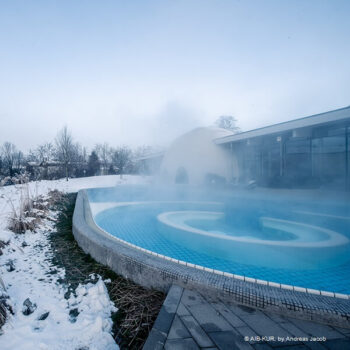 Außenbecken der Therme Bad Aibling im Winter