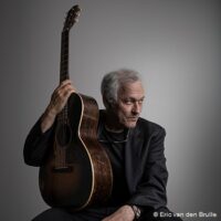 Marc Ribot Marc Ribot mit seiner Gitarre