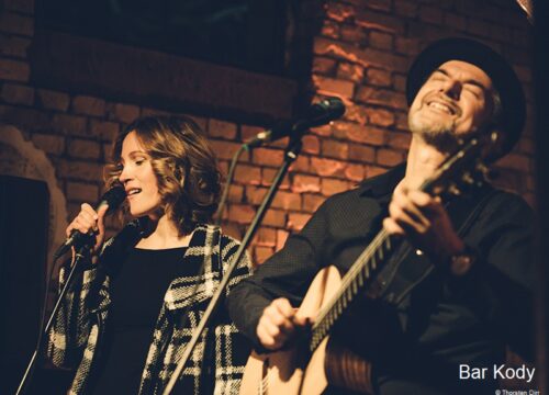 Bar_Kody-59_by_Thorsten_Dirr_KLEIN Duo Bar Kody bei Live-Auftritt mit Gesang und Gitarre