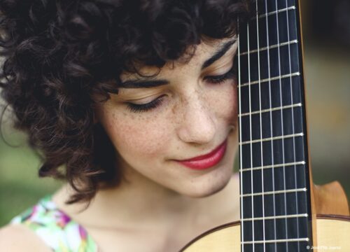 Cristina-Galietto-gallerie1 Cristina Galietto mit Gitarre