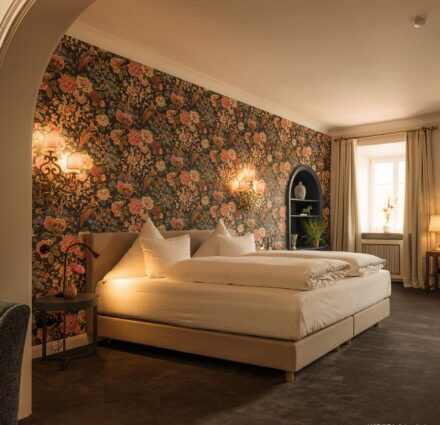 Doppelbett in Zimmer im Hotel Das Lindner