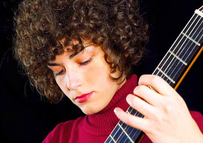 Cristina-Galietto-2-lineup Cristina Galietto an Gitarre Nahaufnahme
