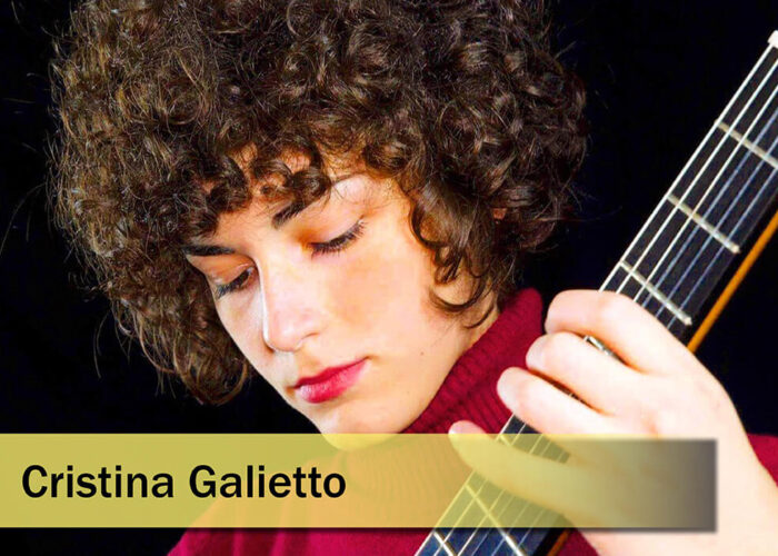 Slider-Künster-Galietto Cristina Galietto an Gitarre Nahaufnahme
